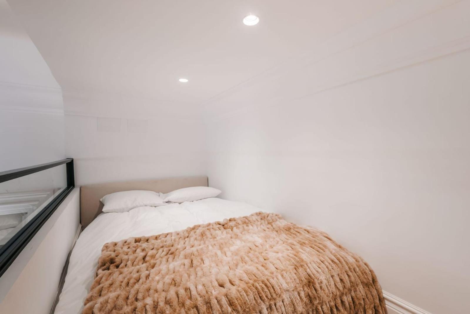 Stunning Apartment Near Gran Via Metro Madrid Luaran gambar
