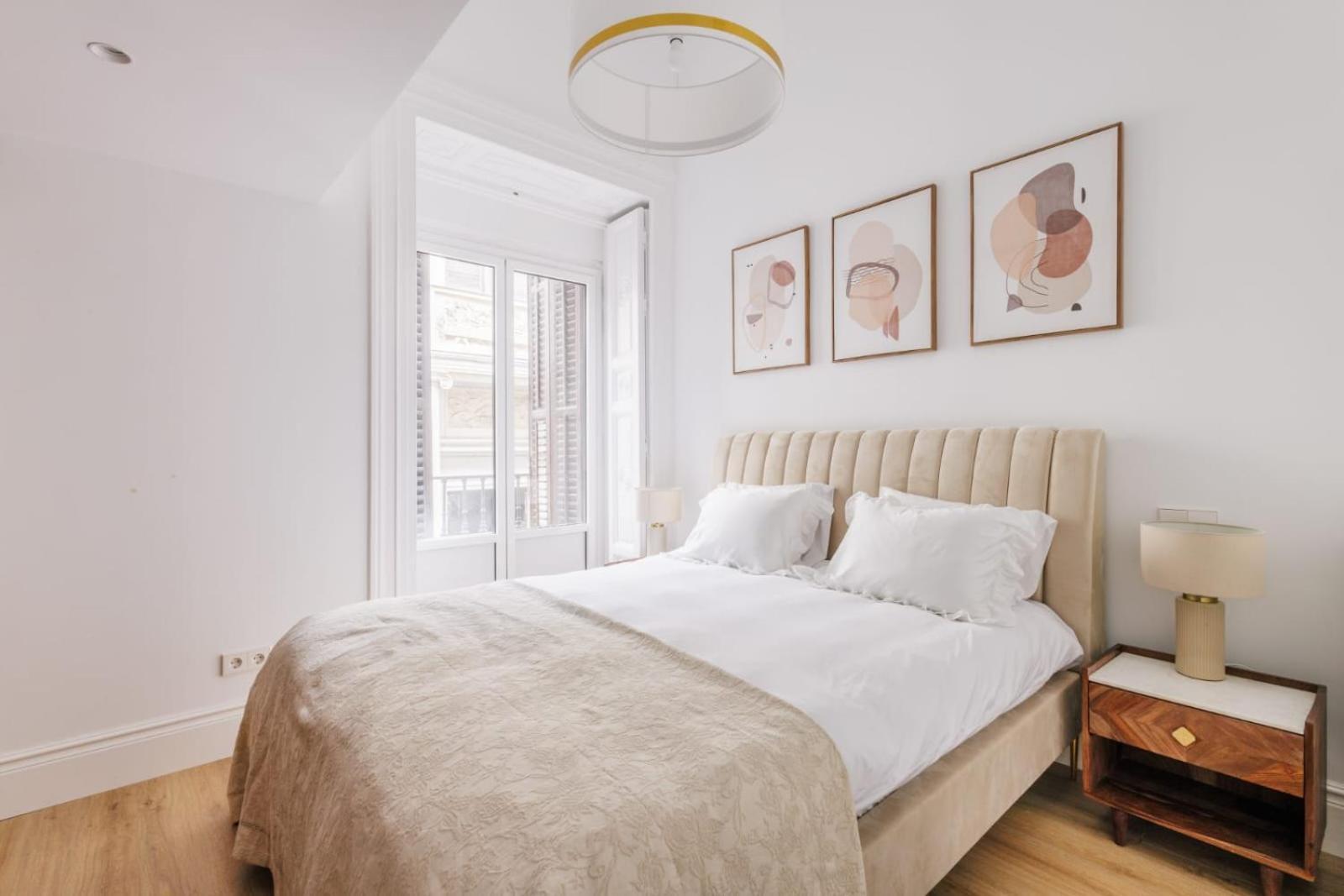 Stunning Apartment Near Gran Via Metro Madrid Luaran gambar