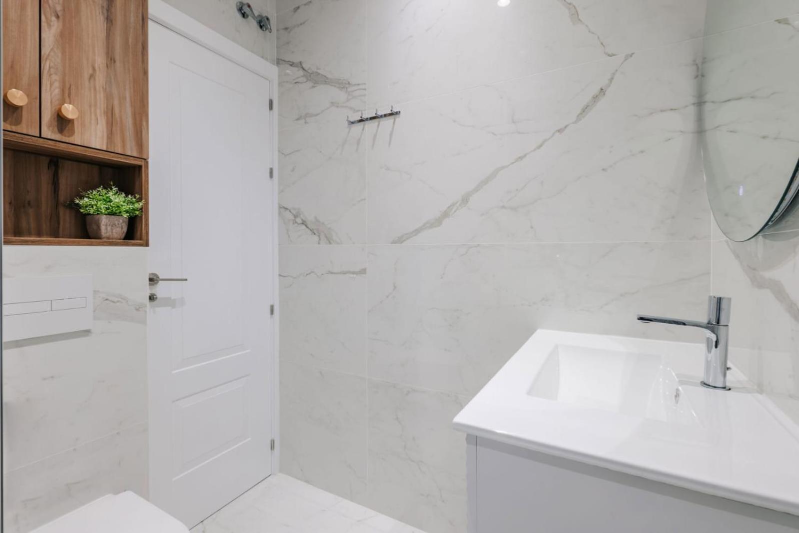 Stunning Apartment Near Gran Via Metro Madrid Luaran gambar