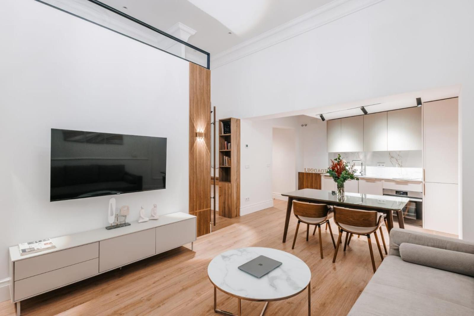 Stunning Apartment Near Gran Via Metro Madrid Luaran gambar