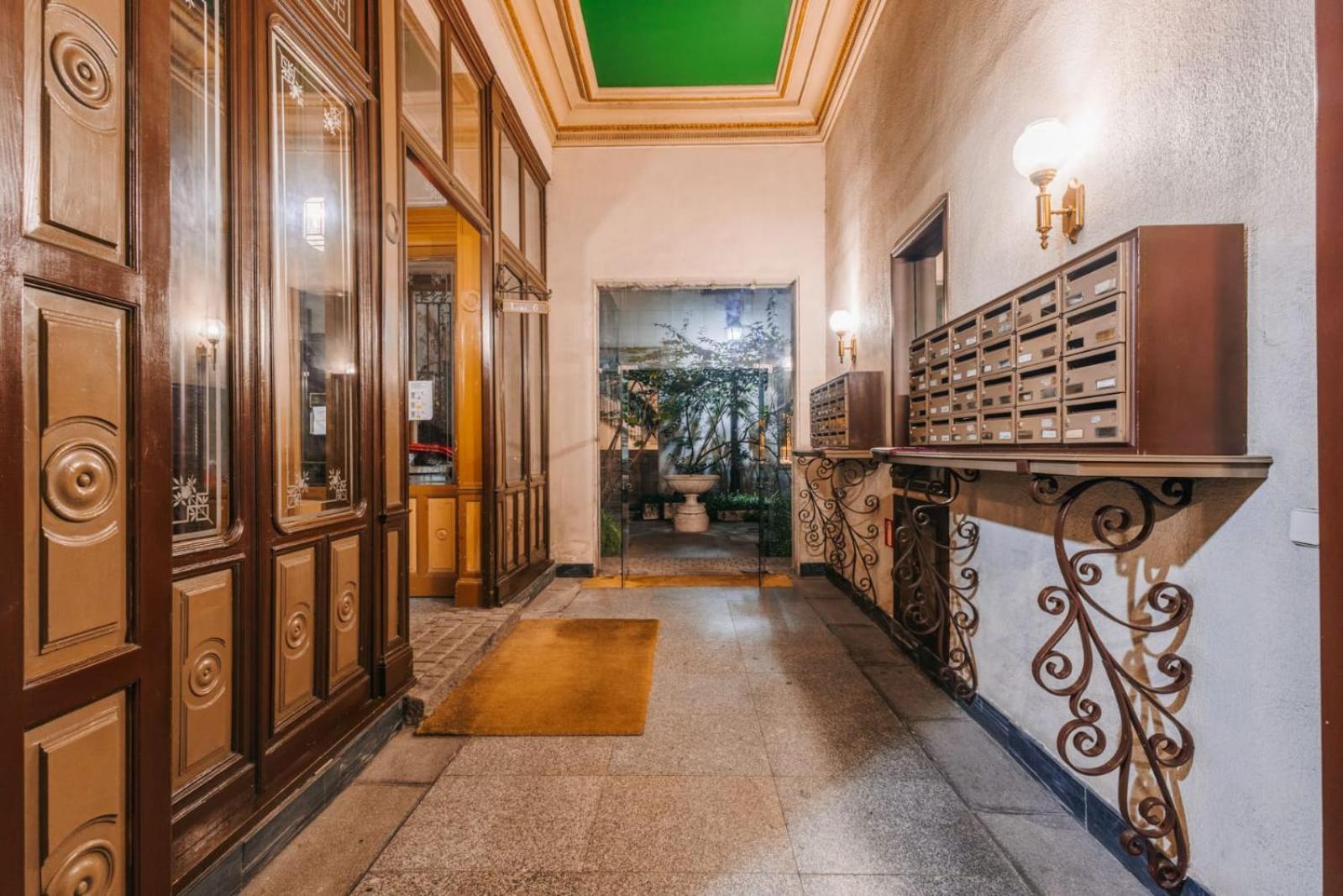Stunning Apartment Near Gran Via Metro Madrid Luaran gambar
